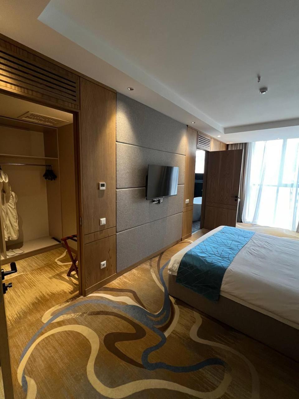 Sofia International Hotel Бишкек Экстерьер фото