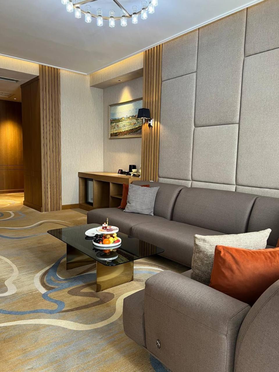 Sofia International Hotel Бишкек Экстерьер фото