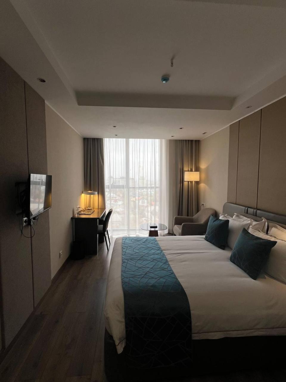 Sofia International Hotel Бишкек Экстерьер фото