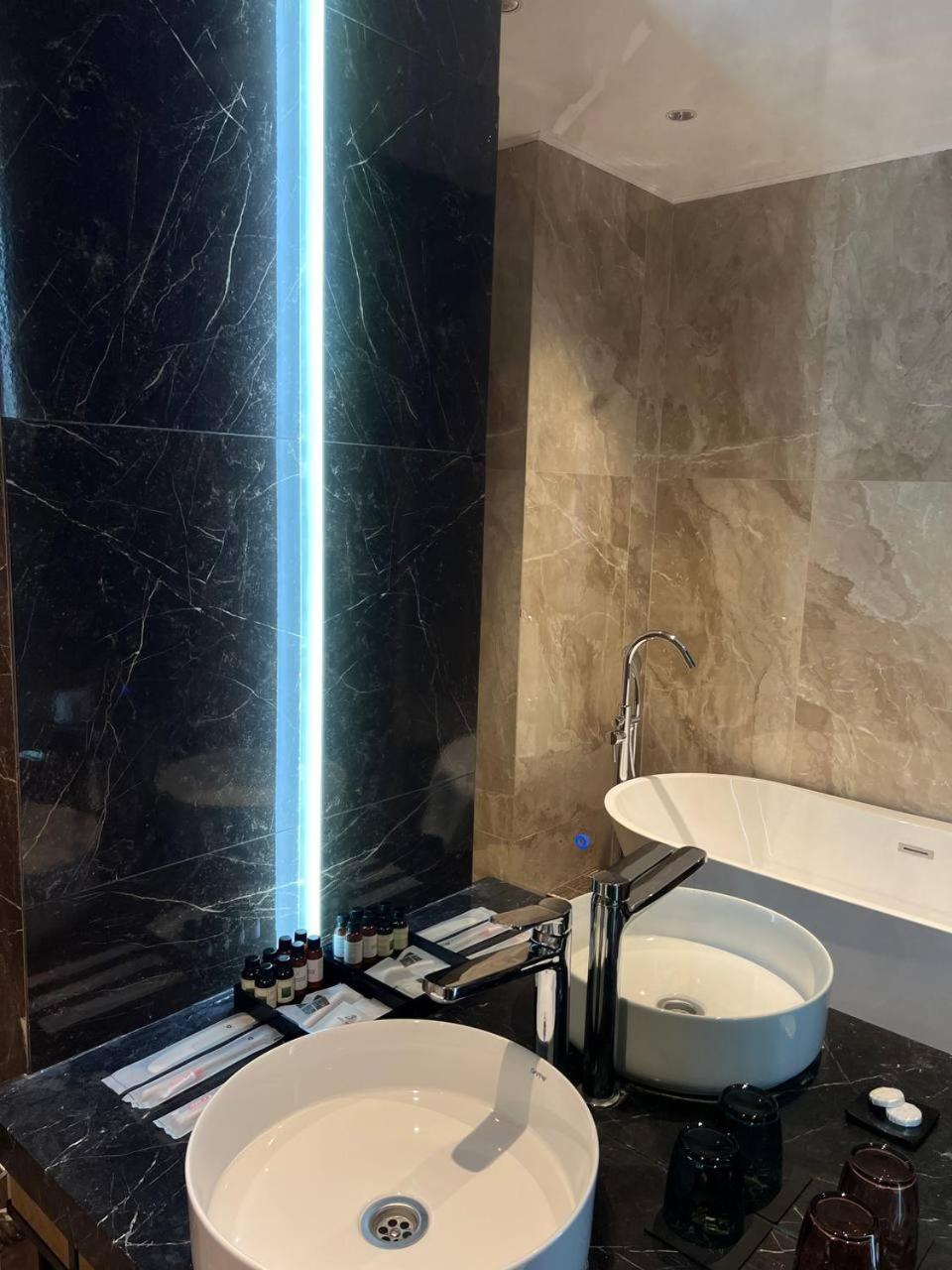 Sofia International Hotel Бишкек Экстерьер фото